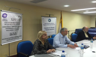 BEATRIZ GONZALEZ DE BOSIO, JOSE DE LA FUENTE ARANCIBIA Y EL  DECANO DE LA  FACULTAD DE FILOSOFIA Y CIENCIAS HUMANAS JOSE ANTONIO GALEANO.