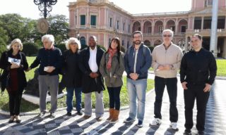 XIV encuentro Profesores frente al Palacio de López